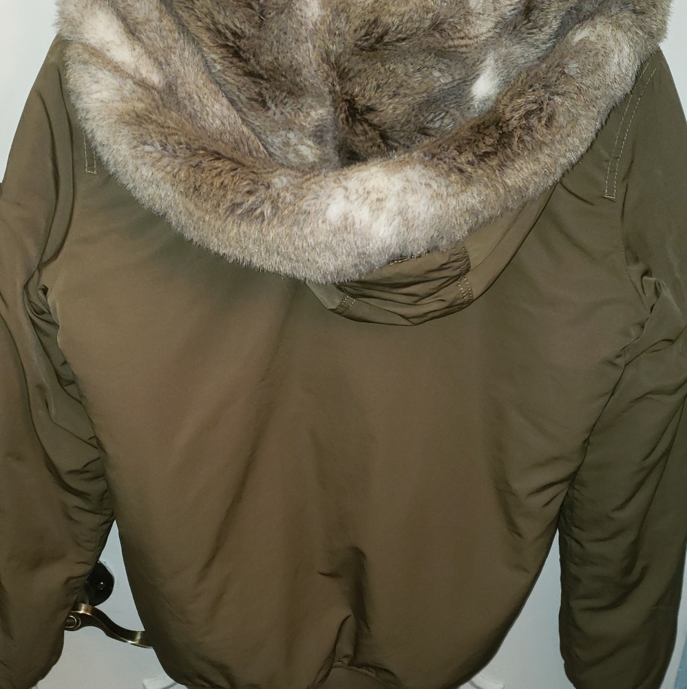 BENCH Warm Winter Jacket faux fur hood - Picture 4 of 11
